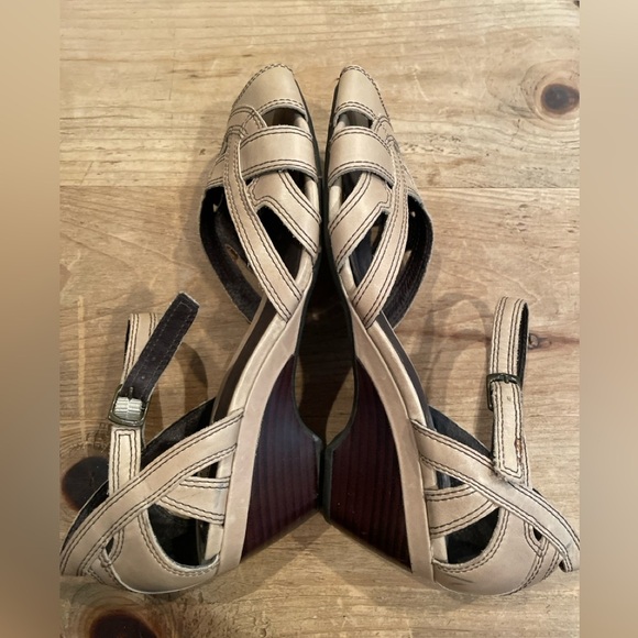 Clarks Artisan Leather Women's Tan Sandals Spring Summer Neutral Vacation 8M - Picture 6 of 6